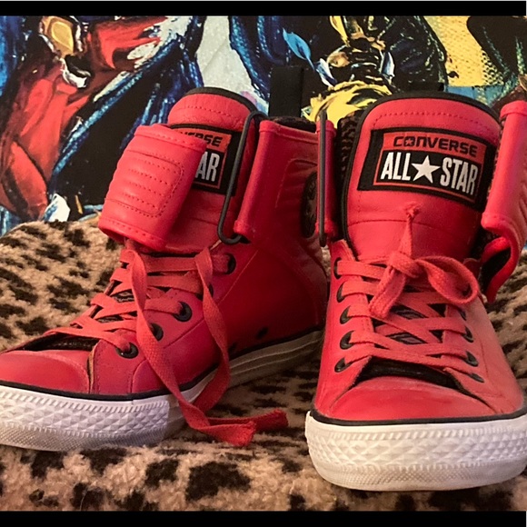 ***Closet Clean Out!*** (Rare) Converse Chuck Taylor Hi-Tops red leather - Picture 1 of 5
